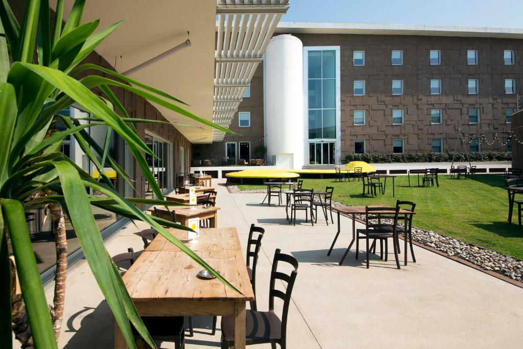 Aiden by Best Western JHD Dunant Hotel - 4 star accommodation in Castiglione delle Stiviere, Lake Garda, Italy