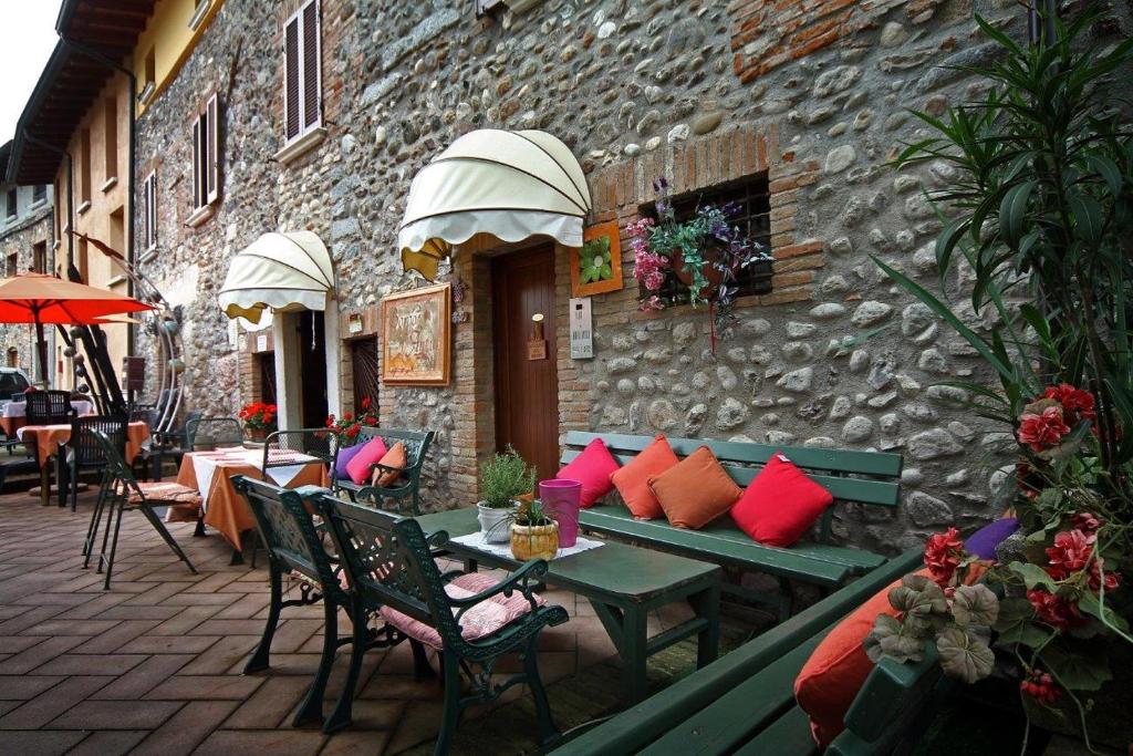 Al Borgo Antico - 3 star bed and breakfast in Bedizzole, Lake Garda, Italy