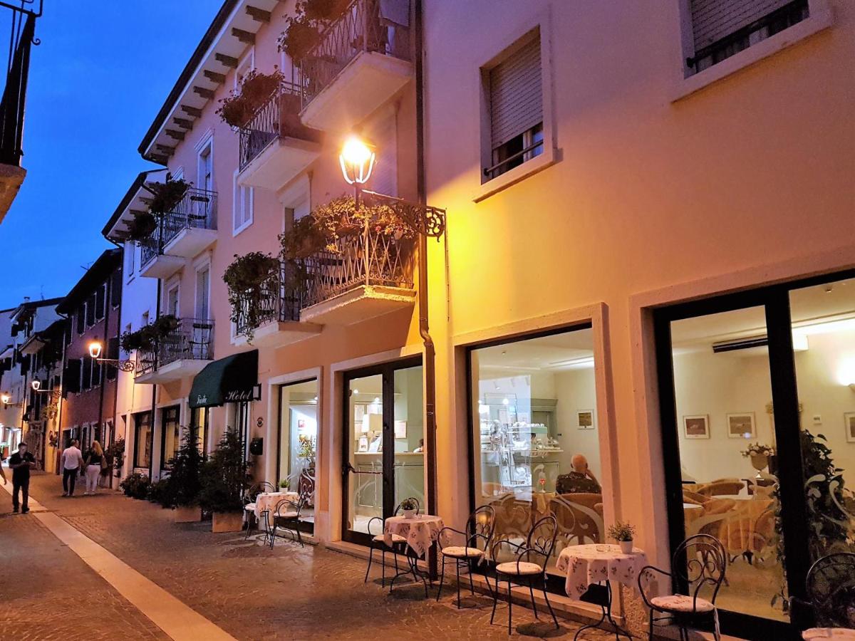 Albergo Fiorita - 3 star hotels in Bardolino, Lake Garda, Italy
