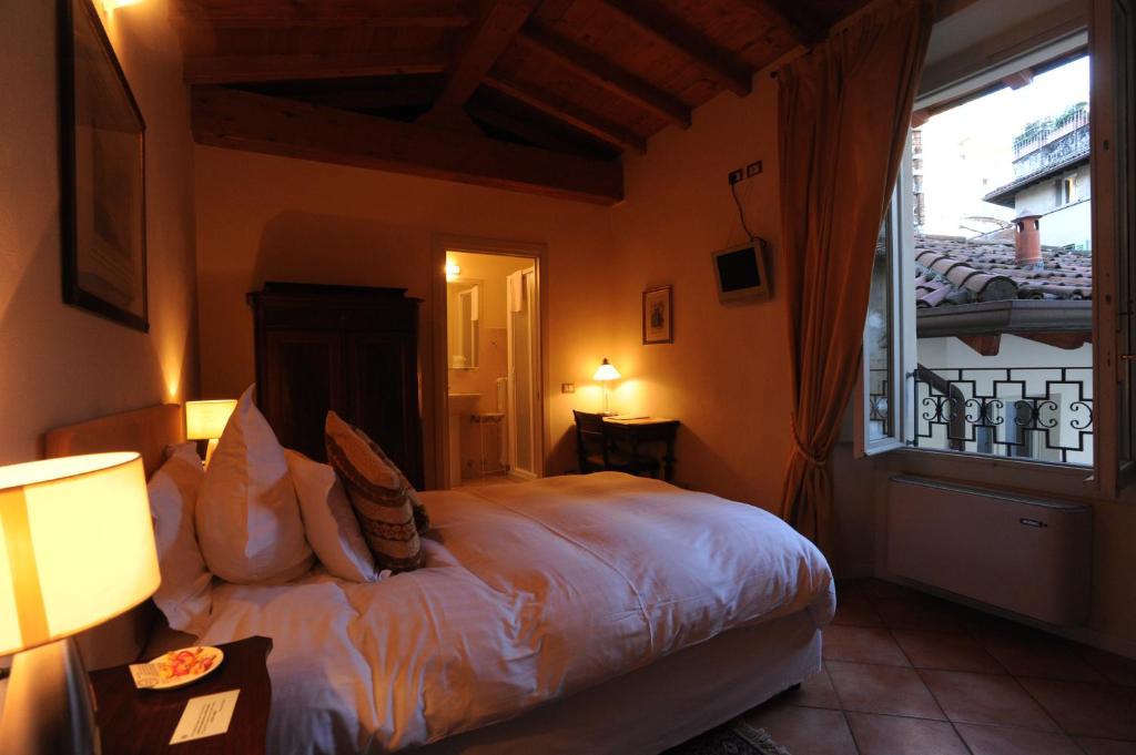 Albergo Orologio - 3 star accommodation in Brescia, Lake Garda, Italy