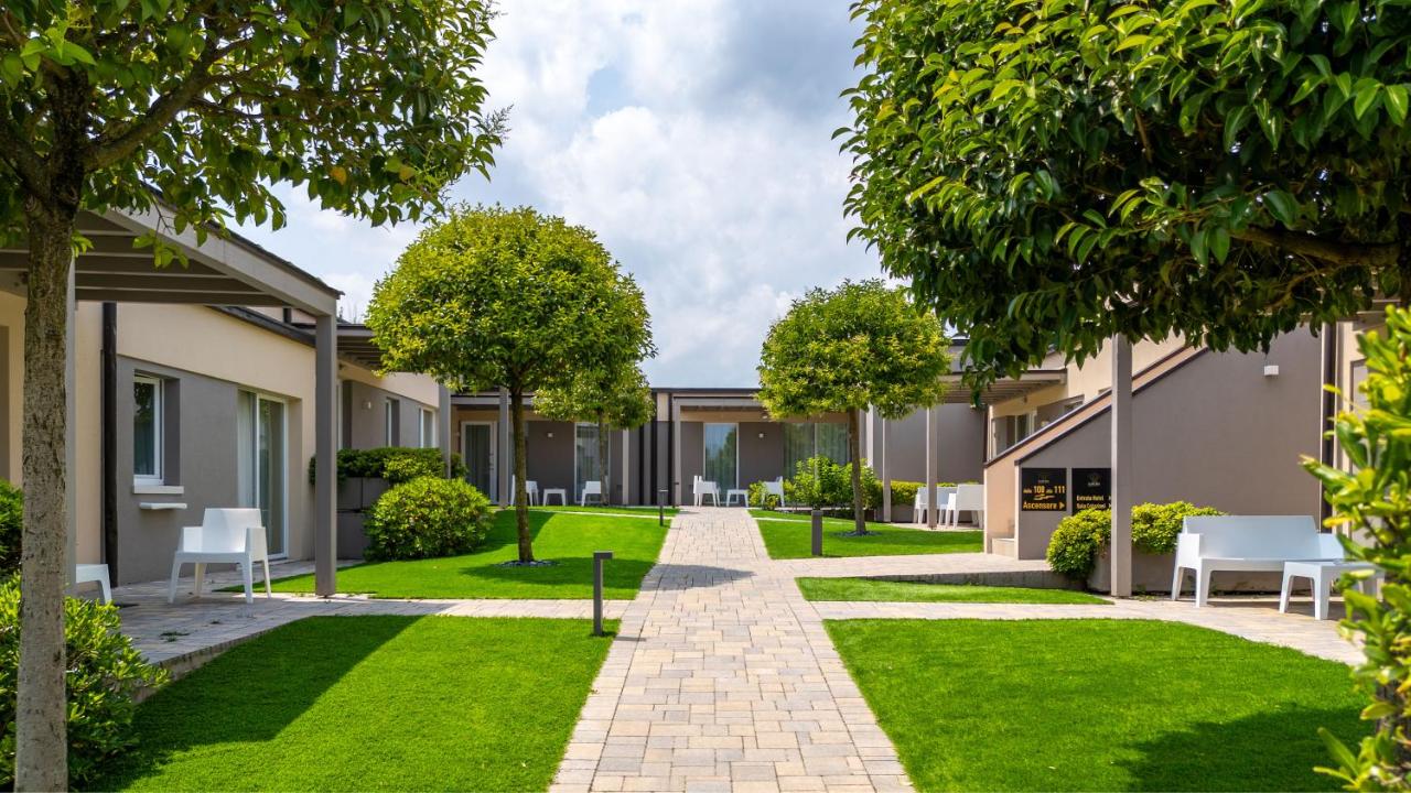 Aurora ApartHotel - 3 star hotels in Peschiera del Garda, Lake Garda, Italy