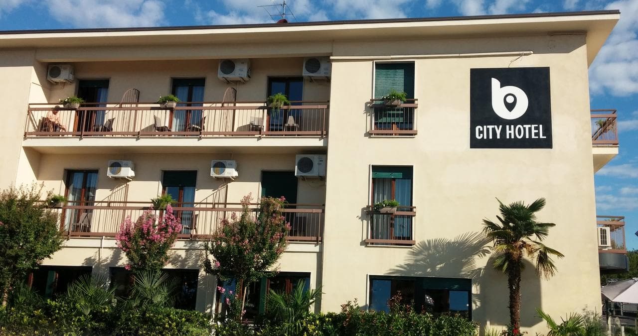 B City Hotel - 2 star hotel in Bardolino, Lake Garda, Italy