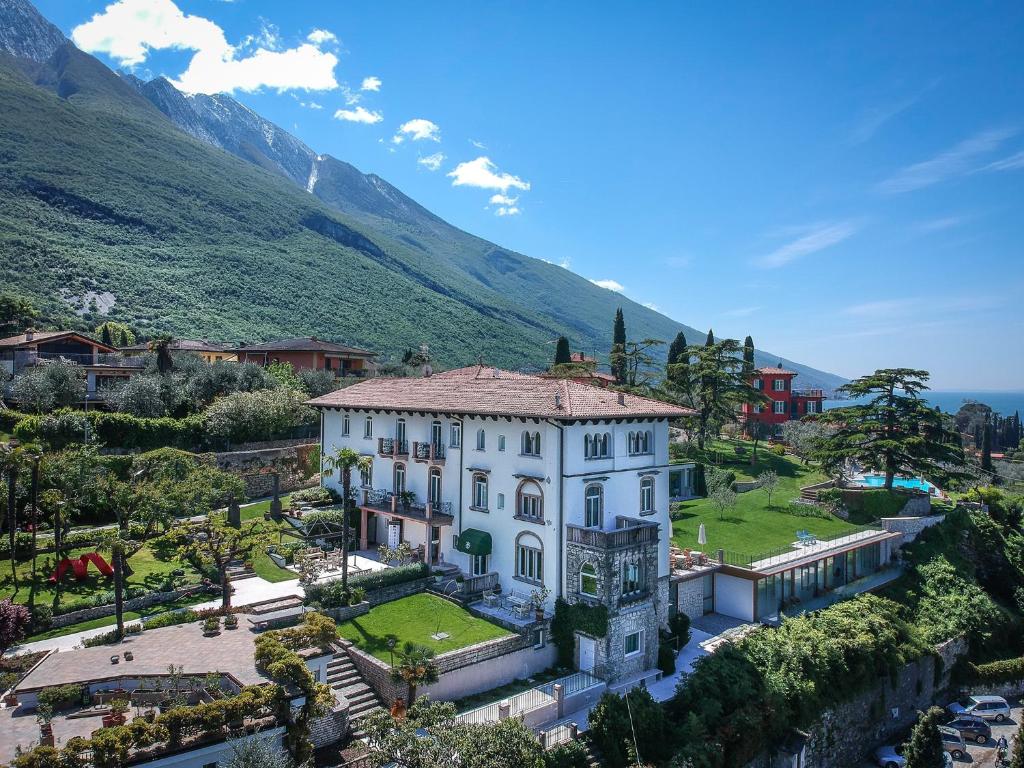 Bellevue San Lorenzo - 4 star accommodation in Malcesine, Lake Garda, Italy