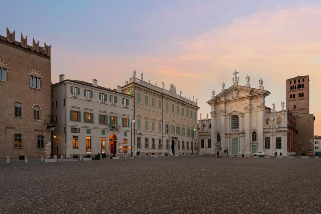 Cà Uberti Palace Hotel - 4 star accommodation in Mantova, Lake Garda, Italy