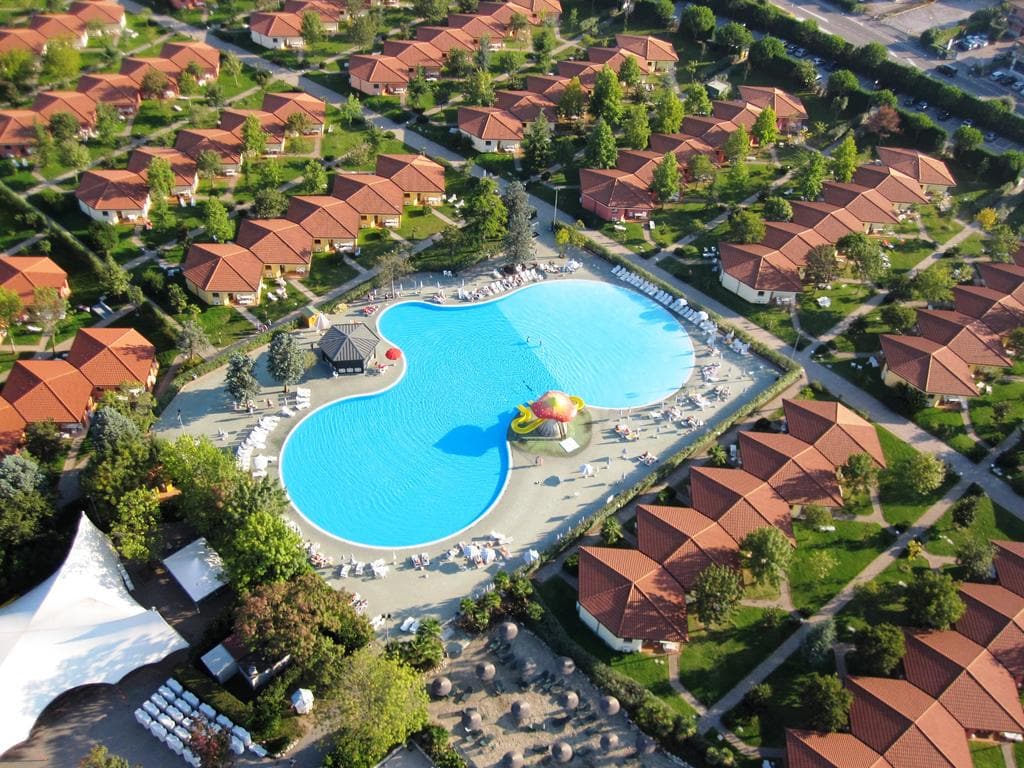 Camping Bella Italia - 4 star campground in Peschiera del Garda, Lake Garda, Italy