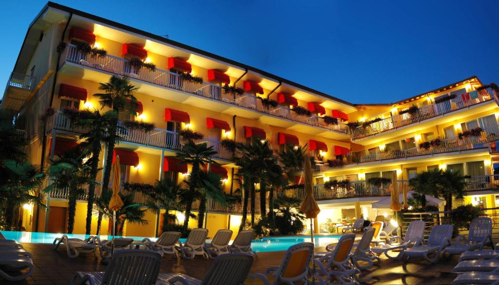 Hotel Capri Bardolino 3S - 3 star accommodation in Bardolino, Lake Garda, Italy