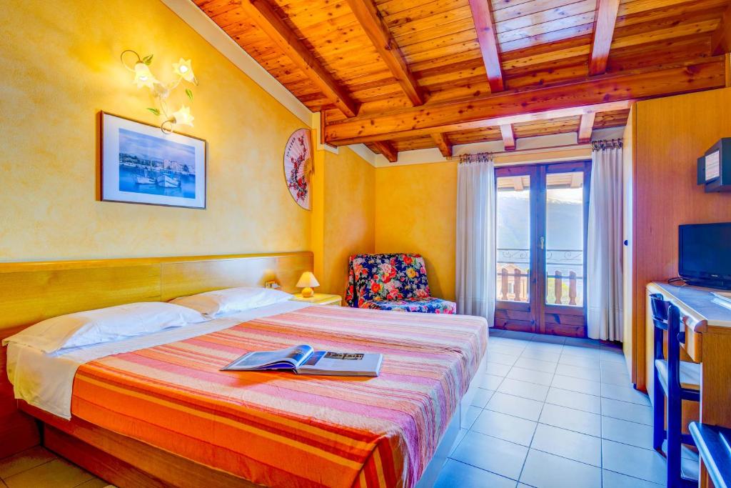Hotel Castello - 3 star hotels in Tignale, Lake Garda, Italy