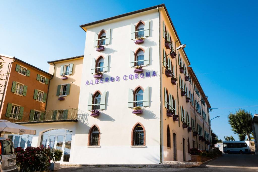 Hotel Corona - 4 star hotels in Caprino Veronese, Lake Garda, Italy