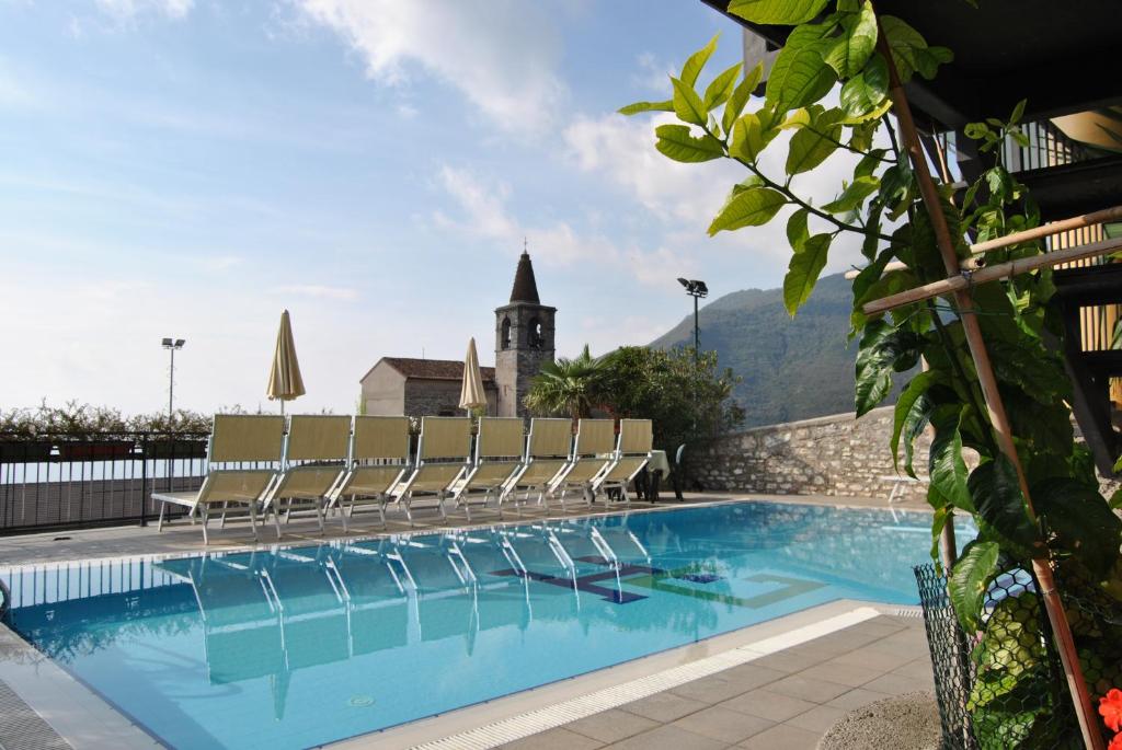 Hotel Gallo - 3 star hotels in Tignale, Lake Garda, Italy