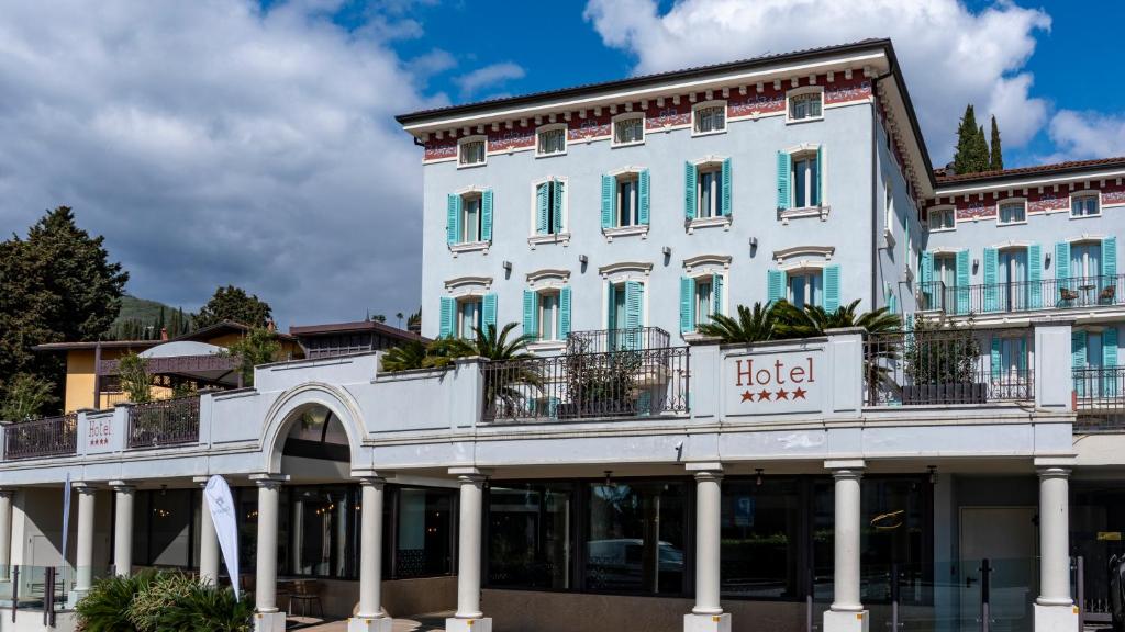 Gardone Palace Hotel - 4 star accommodation in Gardone Riviera, Lake Garda, Italy