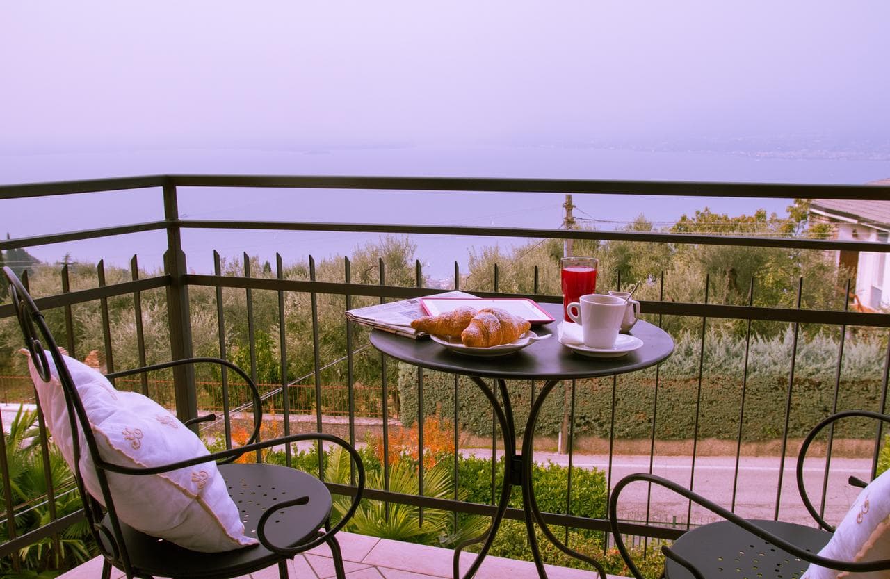 Hotel 2 Palme - 2 star hotel in Torri del Benaco, Lake Garda, Italy