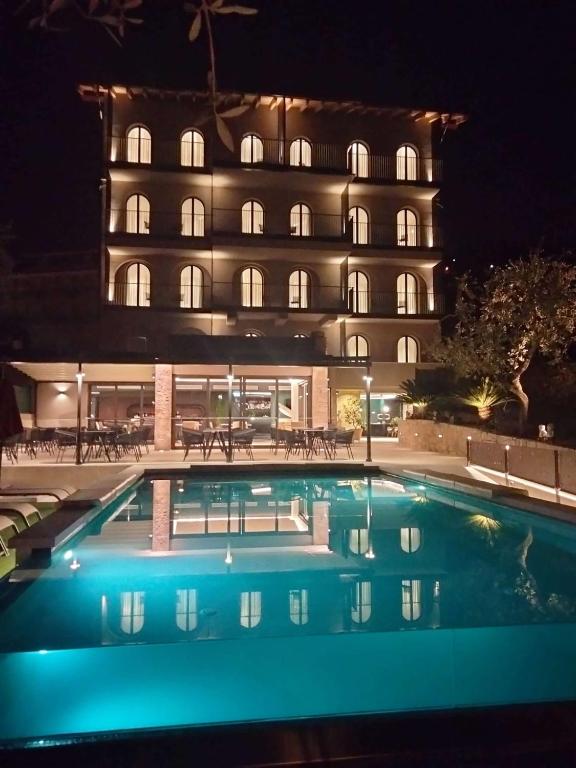 Hotel Al Caminetto - 3 star accommodation in Torri del Benaco, Lake Garda, Italy