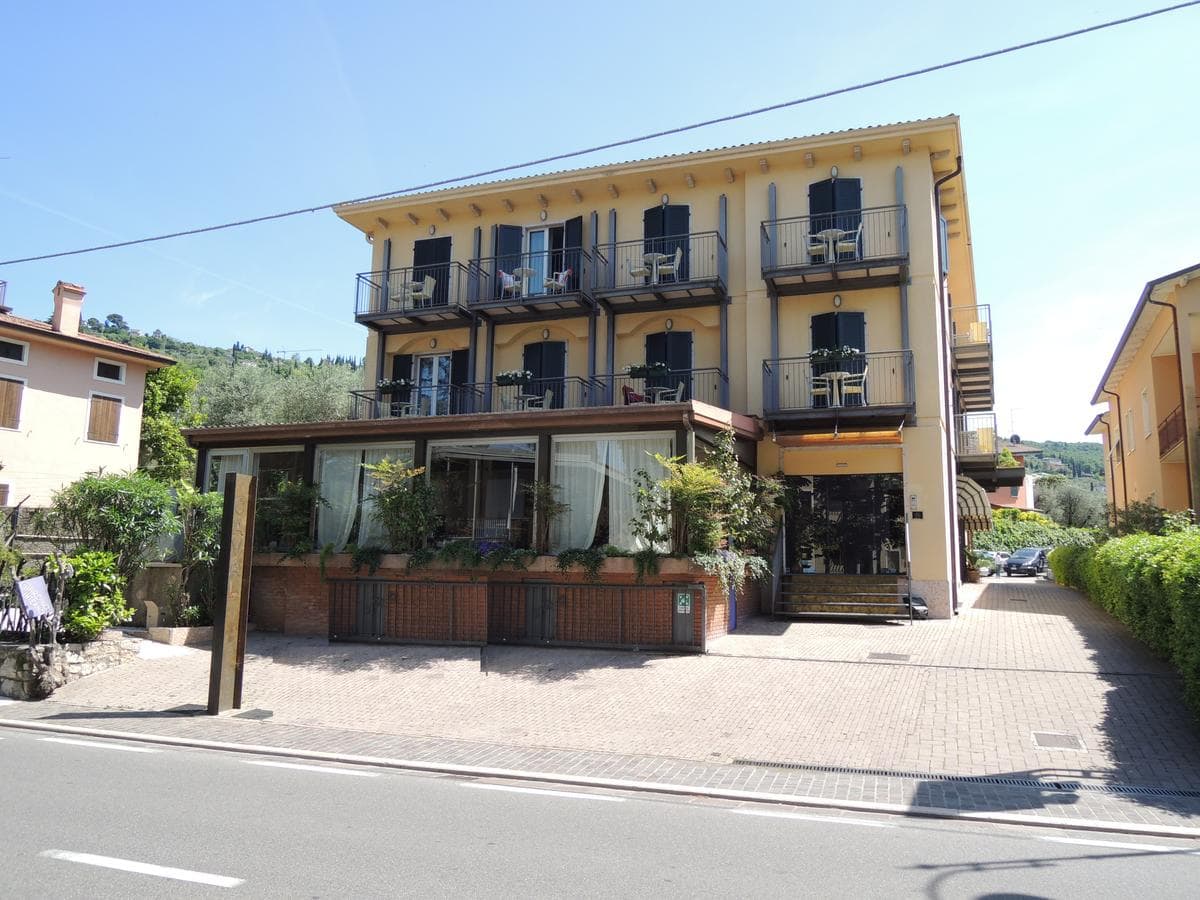 Hotel Al Caval - 3 star hotel in Torri del Benaco, Lake Garda, Italy