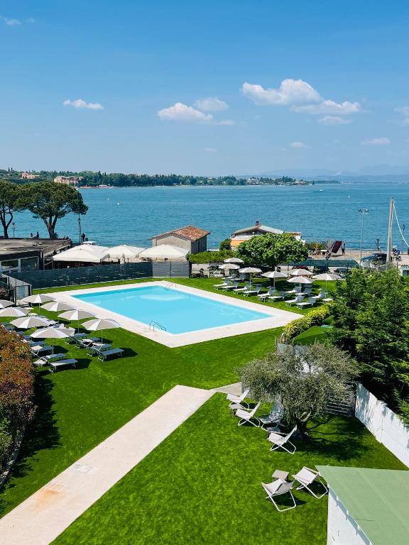 Hotel Ristorante Al Fiore - 3 star accommodation in Peschiera del Garda, Lake Garda, Italy