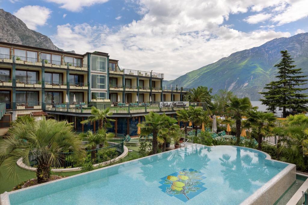 Hotel Alexander - 4 star accommodation in Limone sul Garda, Lake Garda, Italy