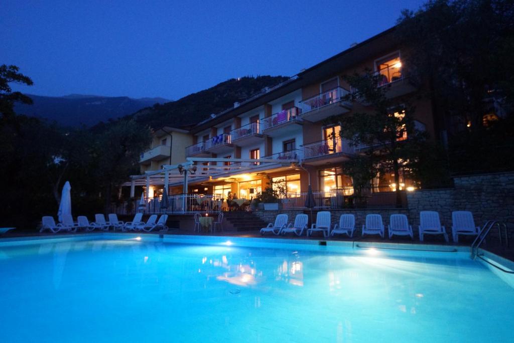 Hotel Alpi - 3 star accommodation in Malcesine, Lake Garda, Italy
