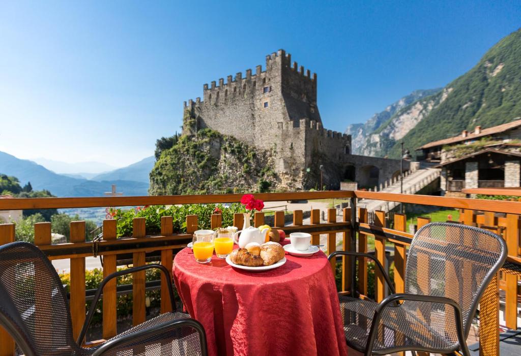 Hotel Antica Croce - 3 star accommodation in Tenno, Lake Garda, Italy