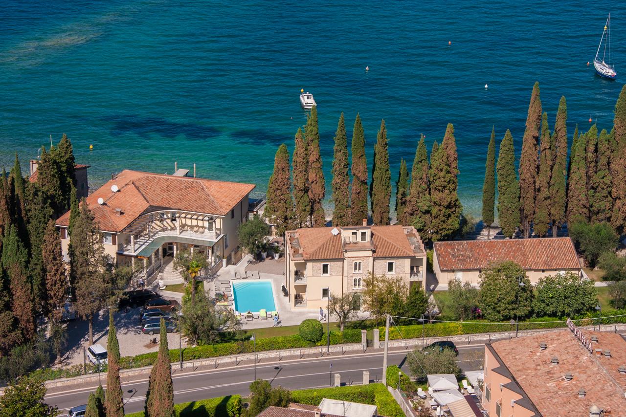 Hotel Baia dei Pini - 3 star hotel in Torri del Benaco, Lake Garda, Italy