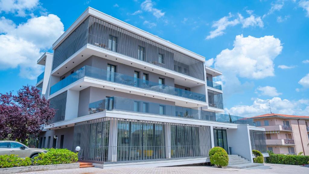 Hotel Bella Peschiera - 3 star accommodation in Peschiera del Garda, Lake Garda, Italy