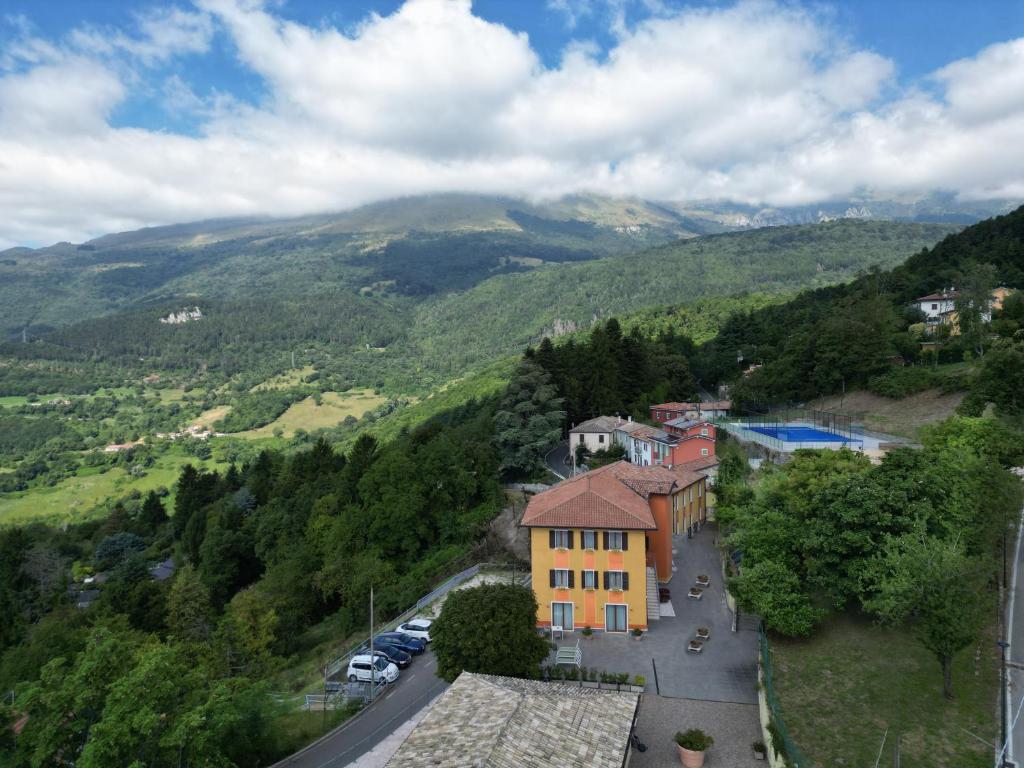 Hotel Belvedere Spiazzi - 3 star accommodation in Caprino Veronese, Lake Garda, Italy