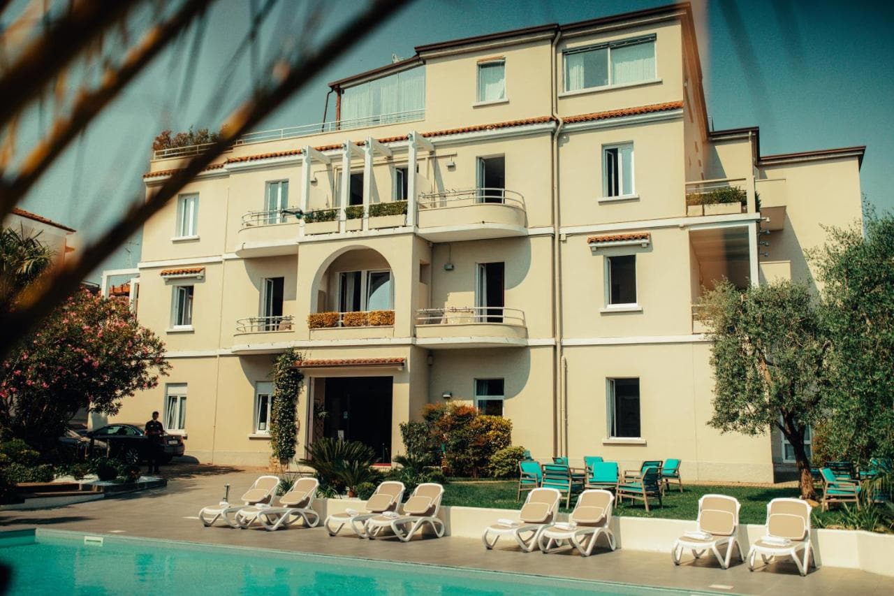 Hotel Benaco - 3 star hotel in Desenzano del Garda, Lake Garda, Italy