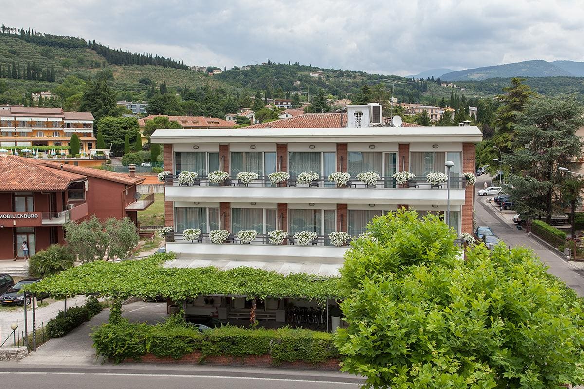 Hotel Benaco - 3 star hotel in Garda, Lake Garda, Italy