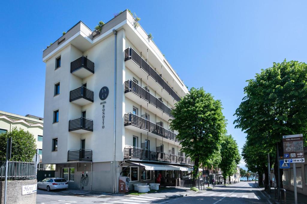 Hotel Bonotto - 3 star accommodation in Desenzano del Garda, Lake Garda, Italy