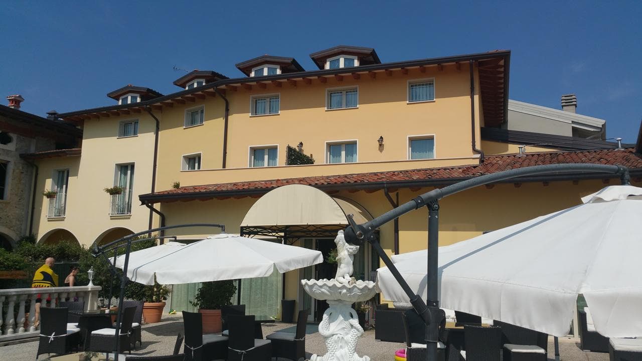 Hotel Borgo dei Poeti Wellness Resort - 4 star hotel in Manerba del Garda, Lake Garda, Italy