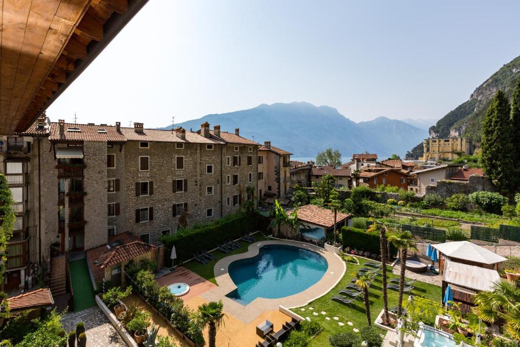 Hotel Canarino - 3 star accommodation in Riva del Garda, Lake Garda, Italy