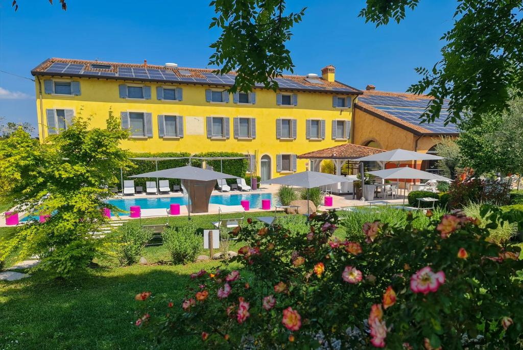 Hotel Corte Del Paggio - 3 star accommodation in Valeggio sul Mincio, Lake Garda, Italy