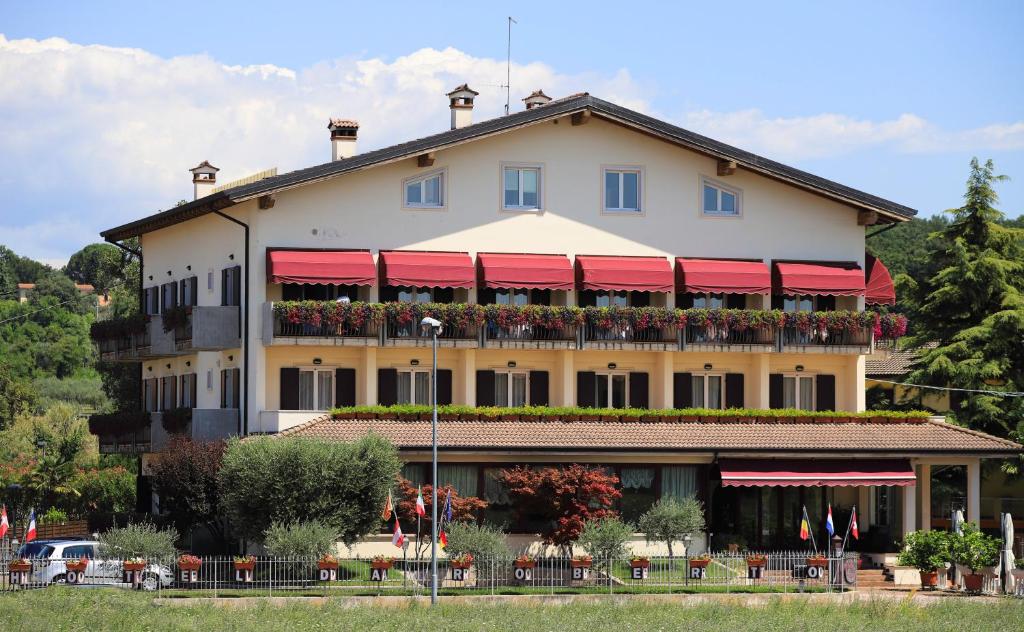 Hotel da Roberto - 3 star accommodation in Lazise, Lake Garda, Italy