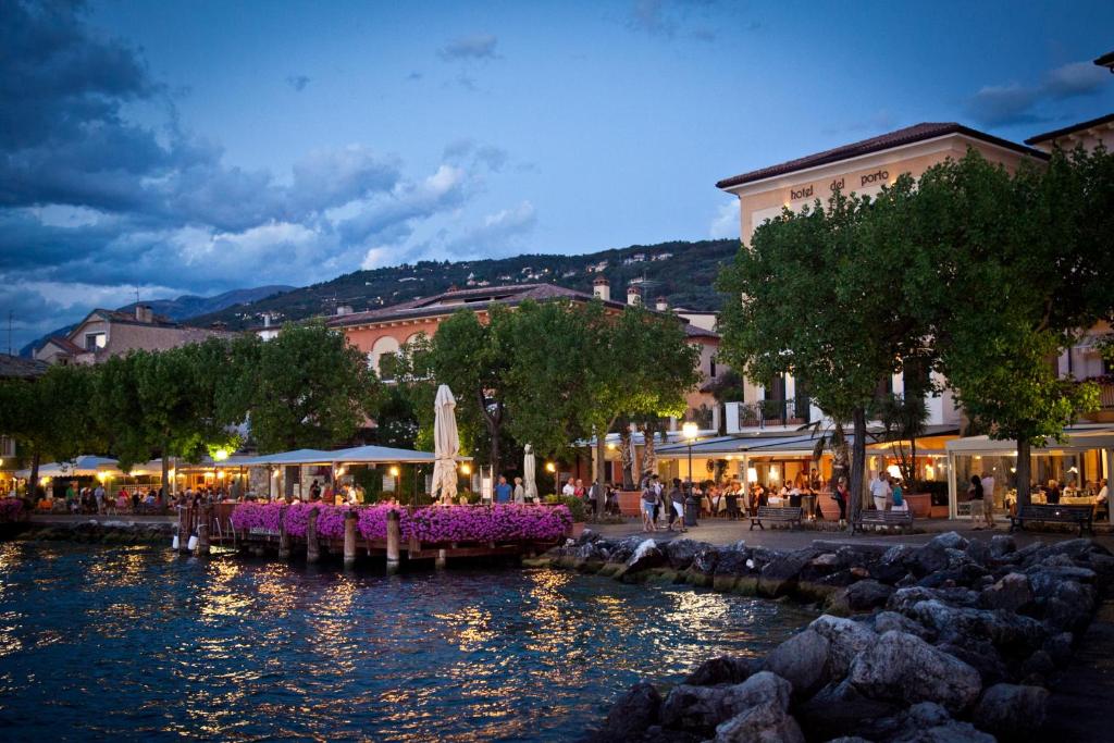 Hotel Del Porto - 4 star accommodation in Torri del Benaco, Lake Garda, Italy