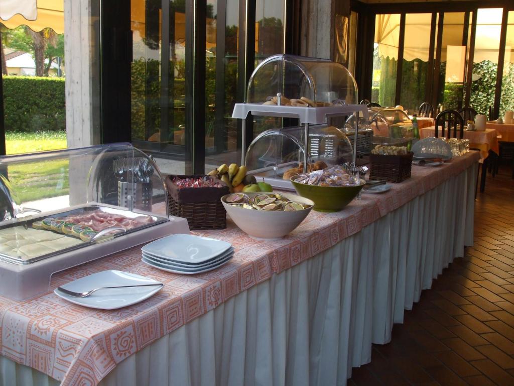 Hotel Derby - 3 star accommodation in Sirmione, Lake Garda, Italy