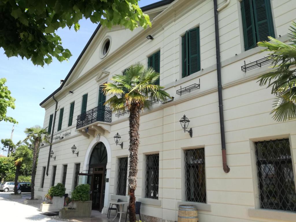 Hotel Dogana - 3 star accommodation in Sirmione, Lake Garda, Italy