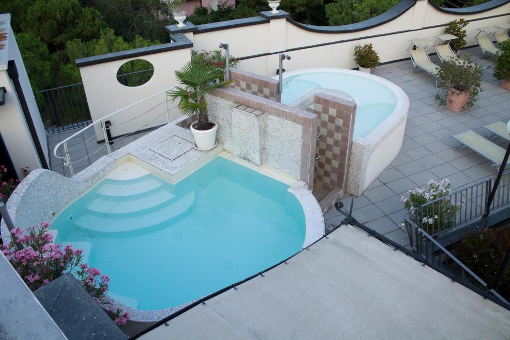 Hotel Enrichetta - 3 star accommodation in Desenzano del Garda, Lake Garda, Italy