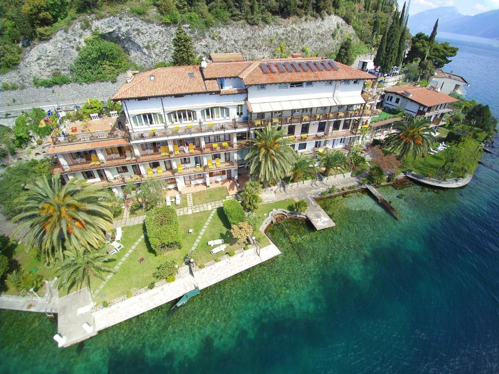 Hotel Forbisicle - 3 star accommodation in Tignale, Lake Garda, Italy
