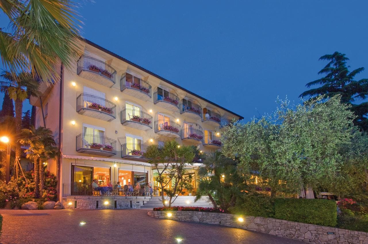 Hotel Galvani - 4 star hotel in Torri del Benaco, Lake Garda, Italy