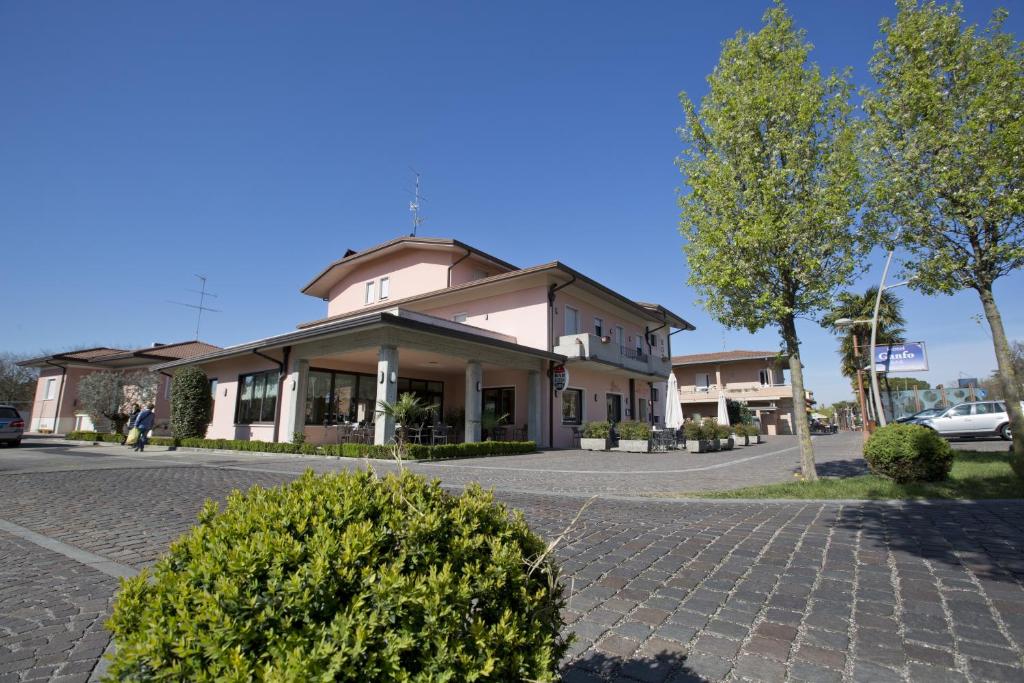 Hotel Ganfo - 3 star accommodation in Sirmione, Lake Garda, Italy