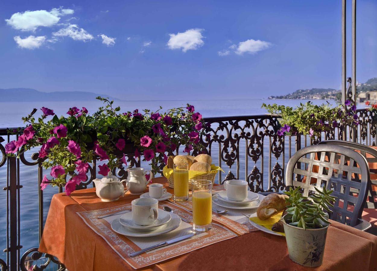 Hotel Garnì Riviera - 2 star hotel in Gargnano, Lake Garda, Italy