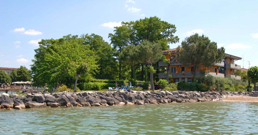 Hotel Il Biancospino - 3 star accommodation in Sirmione, Lake Garda, Italy
