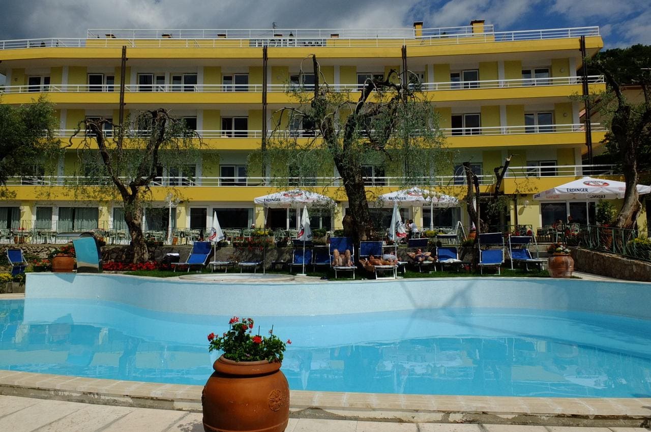 Hotel Internazionale - 4 star hotel in Torri del Benaco, Lake Garda, Italy