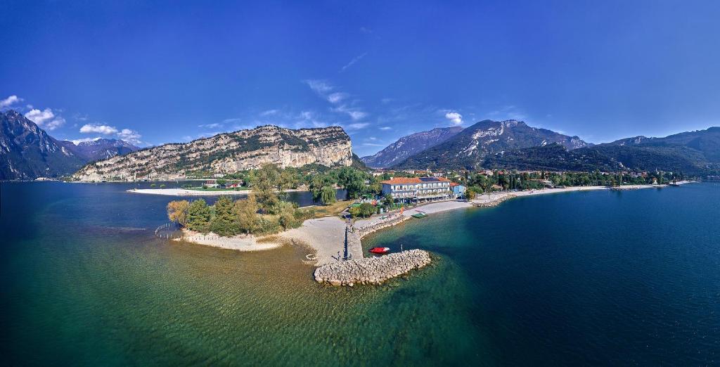 Hotel Lido Blu - Surf & Bike - 4 star accommodation in Nago-Torbole, Lake Garda, Italy
