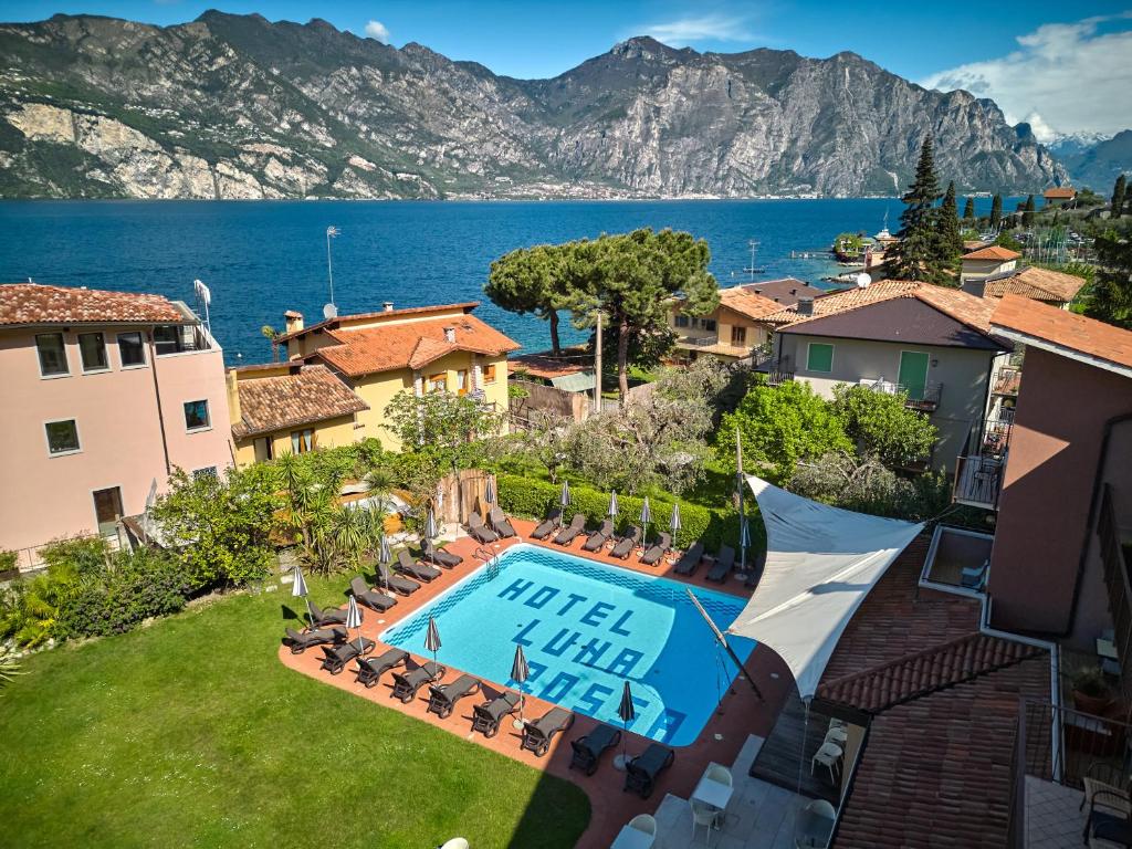 Hotel Luna Rossa - 3 star accommodation in Malcesine, Lake Garda, Italy