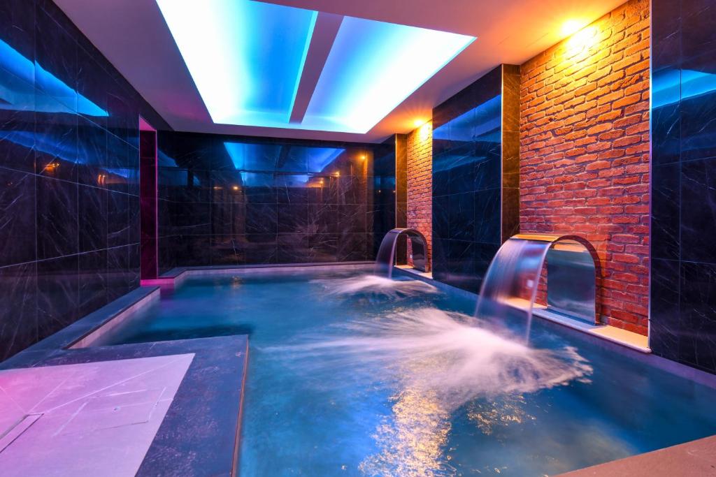 Hotel Master - 4 star accommodation in Brescia, Lake Garda, Italy
