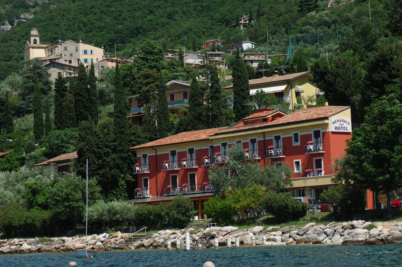 Hotel Menapace - 3 star hotel in Torri del Benaco, Lake Garda, Italy