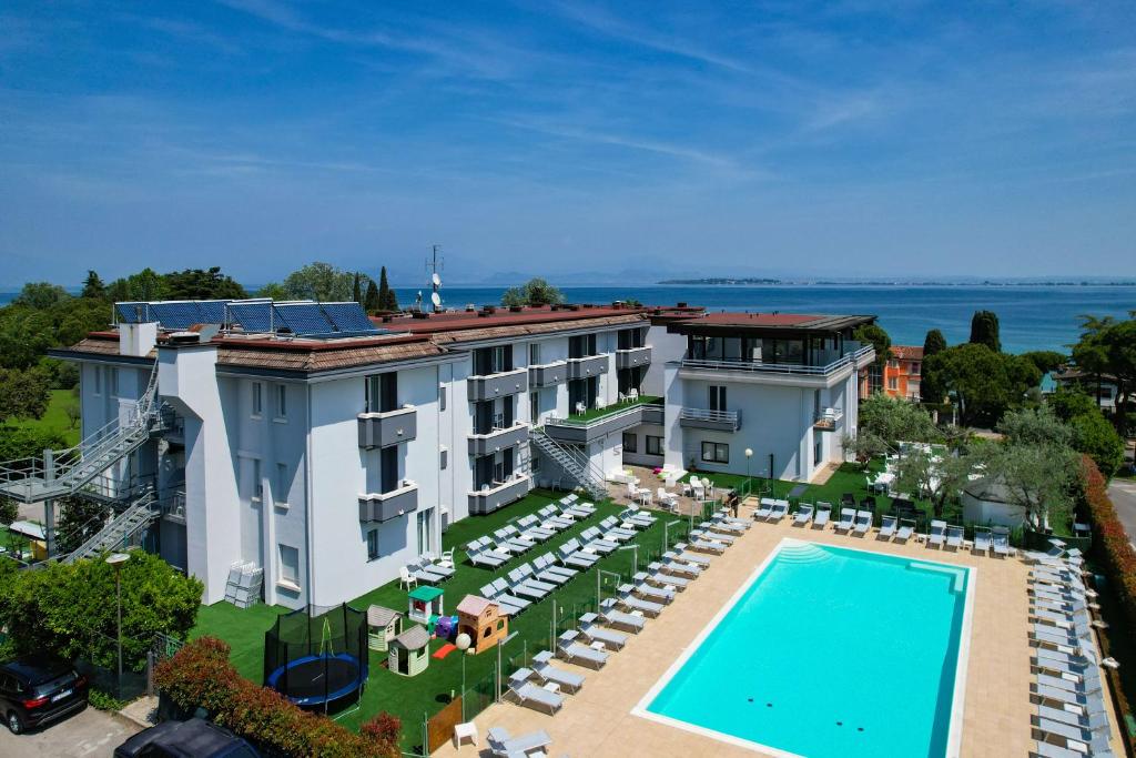 Hotel Oliveto - 4 star accommodation in Desenzano del Garda, Lake Garda, Italy
