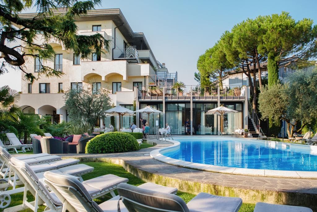 Hotel Piccola Vela - 4 star hotel in Desenzano del Garda, Lake Garda, Italy