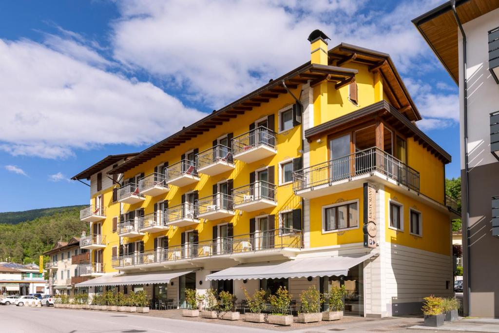 Hotel Posta - 3 star accommodation in Comano Terme, Lake Garda, Italy