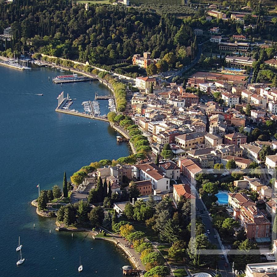 Hotel Regina Adelaide - 4 star hotel in Garda, Lake Garda, Italy