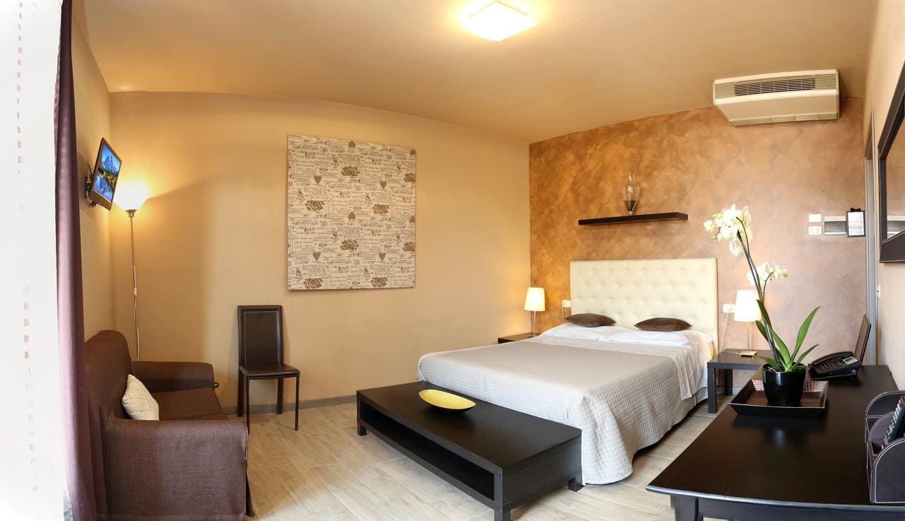 Hotel Residenza Alighieri - 2 star hotel in Bardolino, Lake Garda, Italy